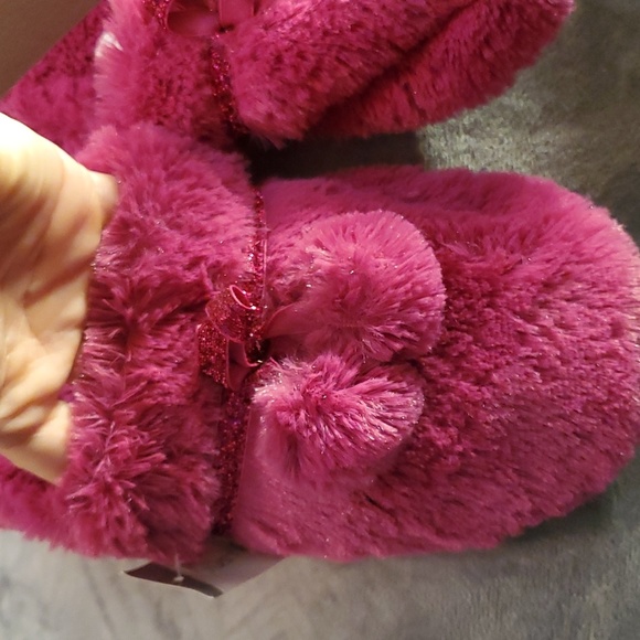 NWT Just Be Slippers - Picture 3 of 3